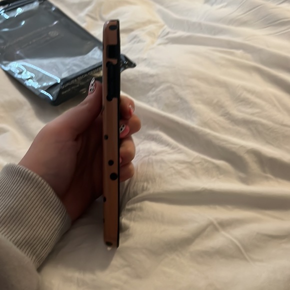 Polkadot iPhone XS max phone case. - Picture 3 of 6